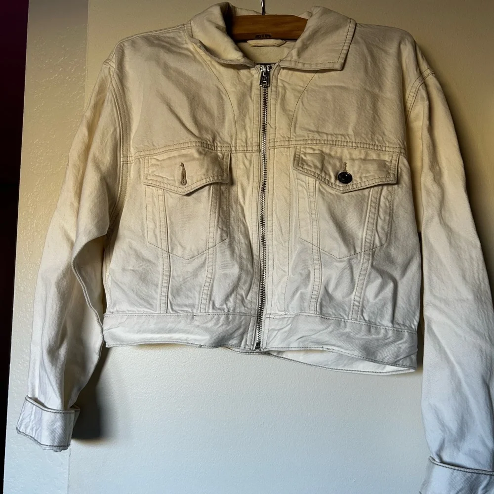 Never worn white Abercrombie denim jacket - Picture 4 of 5